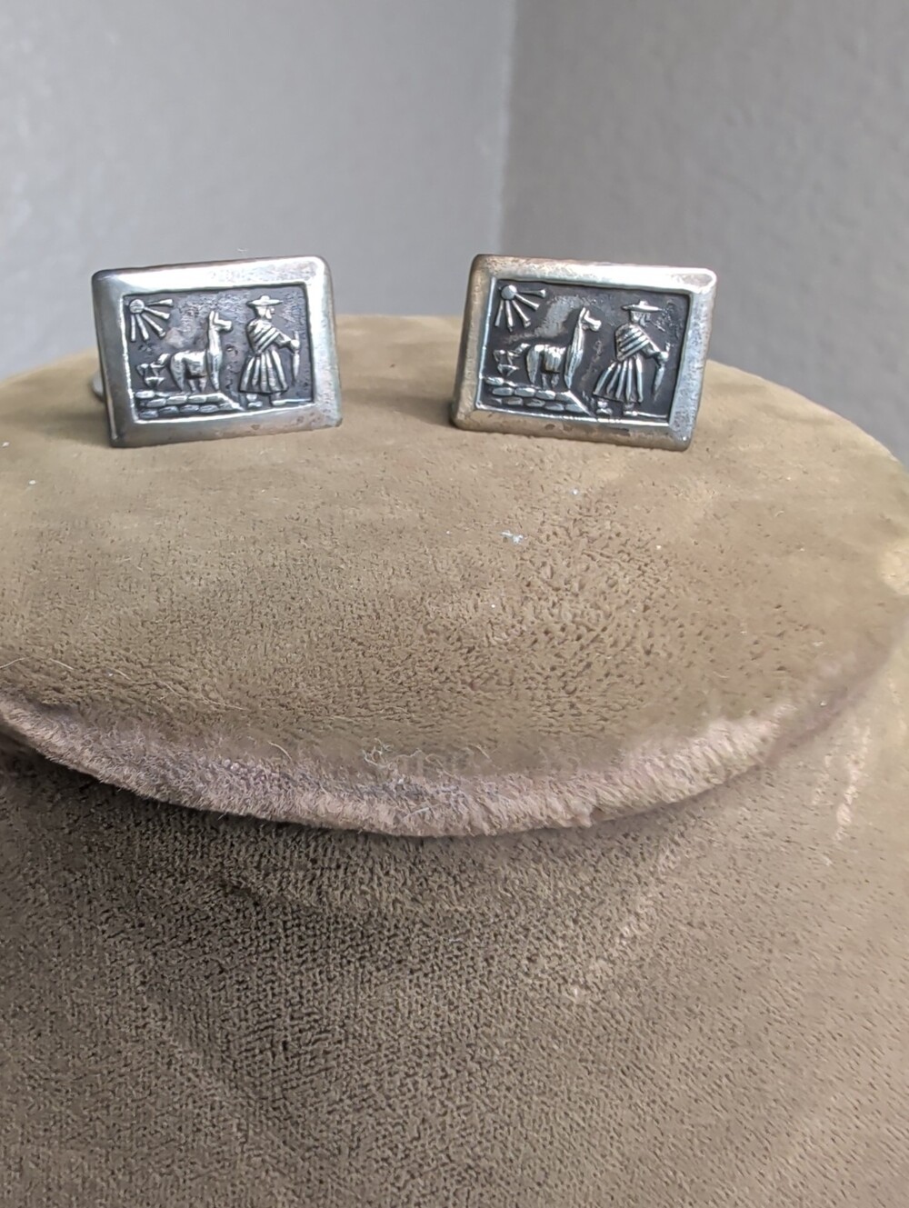Vintage 925 Sterling Silver Peruvian Man Alpaca Scene Rectangular Cuff Links